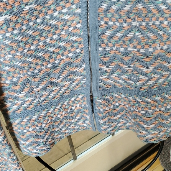 BCBGMaxAzria Alayna Unique Zip/Or Opened Textured Knit Sz. L Jacket NWT - Picture 4 of 15